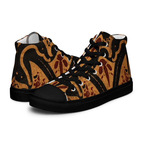 Shajāʿa Women’s high top canvas shoes